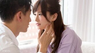Ayunan pinggul kakak yang kemas, langsing dan celik lantai SEKS / Rena