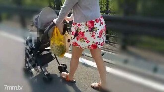 [Individu] Seorang wanita menikah yang disetubuhi oleh tongkat orang asing di samping tempat tidur anaknya di hadapan suaminya setelah melahirkan