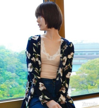 [Model GET] Musim luruh ini! Seorang model Tokyo berusia 19 tahun yang baru sahaja menganggotai agensi peragaan. Saya akan mendedahkan persetubuhan yang sangat berbahaya yang akan mati hanya dengan memasukkannya ke dalam w [persetujuan penghantaran dengan ayam jantan]
