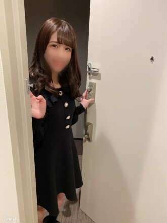 [Impian menjadi kenyataan ♪] Tiba-tiba dua kali ganda serta-merta di pintu masuk. Seorang gadis cantik dengan senyuman kelas pertama akan melawat rumah peminat. Dibuang dengan cara yang mantap dan hamil 〇 Tidak dapat dielakkan