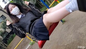 Premier coup! !! Nombre limité "Parce que j'aime ça ♡" Si vous remarquez, cet enfant est déjà une étudiante de 18 ans ◯ ! Fornication en secret avec la fille d'un ami qui aime tonton ! !! C'était le meilleur jour...