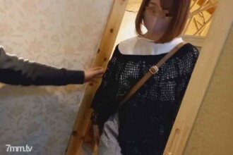 [Einzelperson] Vernichtet die Frau, die zum Haus gerufen hat. Sich fest fühlen, während man betäubt ist, den Saft anderer Leute einschenken