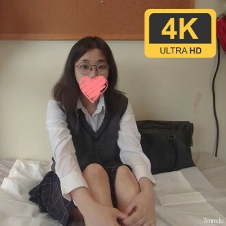 [Rien] [Tir individuel] Un camarade de classe du département commercial métropolitain, une grande quantité d'attaque de vibrateur de lavement par une fille tranquille, creampie par inadvertance sans permission [Qualité d'image 4K]