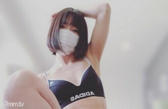 身材瘦削的美臀和美臀的健身教練。將優質蛋白質注入陰道後部，風格極佳，靈敏度好