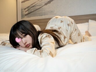 [Pajamas Monashi] Pajamas de Oma ♥ 18-year-old real teen girl ♥ Up-angle fingering is erotic and full of view ♥ The gasping voice is so cute that I feel like I'm going to have a good time