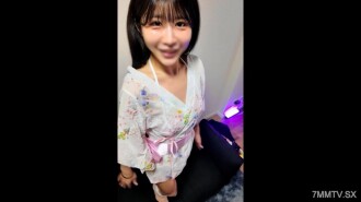 Ein wunderschönes Mädchen mit schlanker Figur im langärmeligen Yukata-Stil, mit maximalem Gefühl von Rückenstütze | FC2 Elektronikmarkt