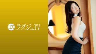 LuxuTV 1703 Es ist ein bescheidenes Gefühl, aber eine vollbusige Klavierlehrerin, die mürrisch und anzüglich ist, hat intensiven Sex und ist echt! Eine Atmosphäre, die man im Alltag nicht schmecken kann. Lassen Sie sich nach und nach für das Spielen begeistern und tauchen Sie mit mutigen Körperhaltungen in das Vergnügen ein!